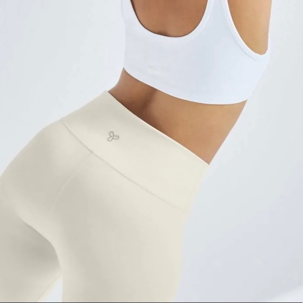 Aritzia TNA butter legging - Picture 2 of 4